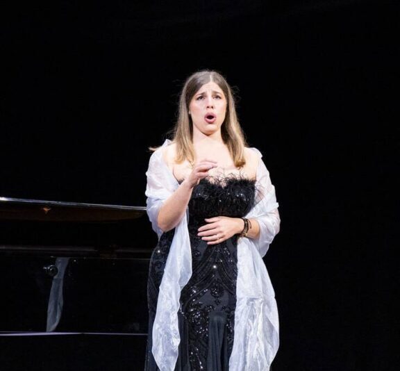 Gana artista cubana Dayana Lorente premio de canto de ópera en Italia