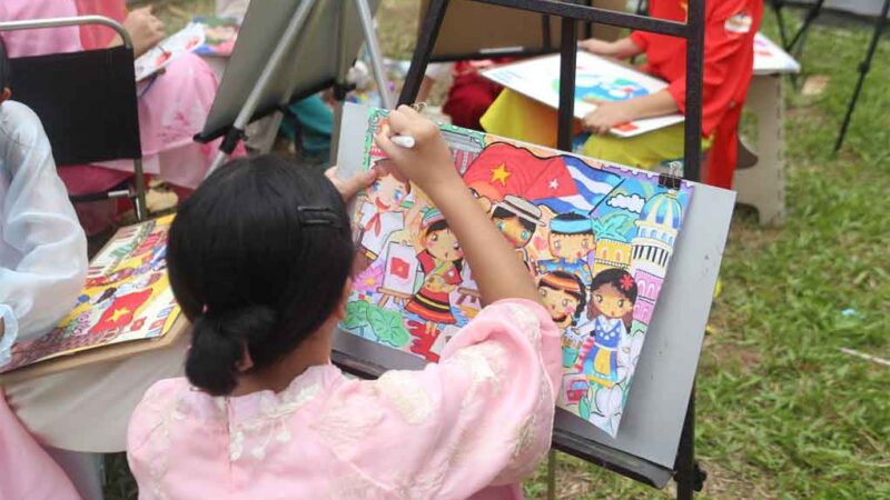 Colores de Cuba y Vietnam desde la mirada de los niños