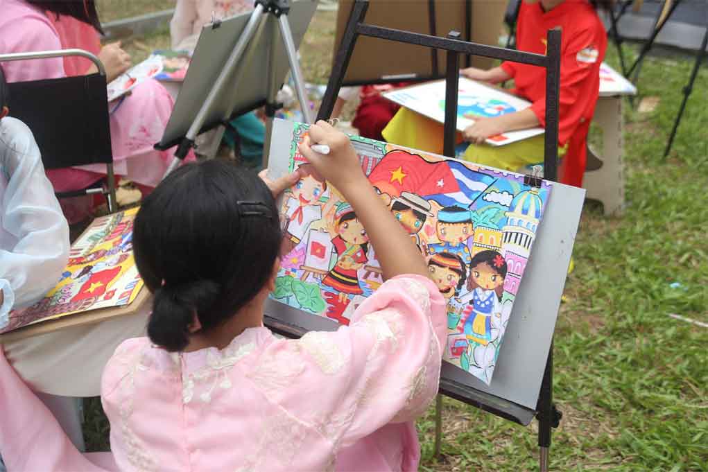 Colores de Cuba y Vietnam desde la mirada de los niños