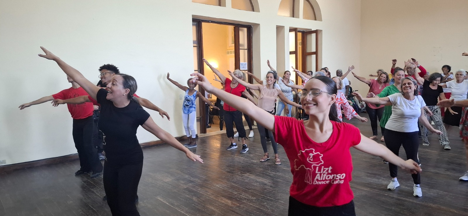 Bailar rejuvenece, por eso regresamos a la danza