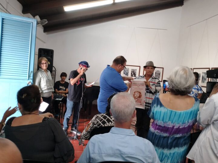 Entregan en Santa Clara Premio Literario Ciudad del Che