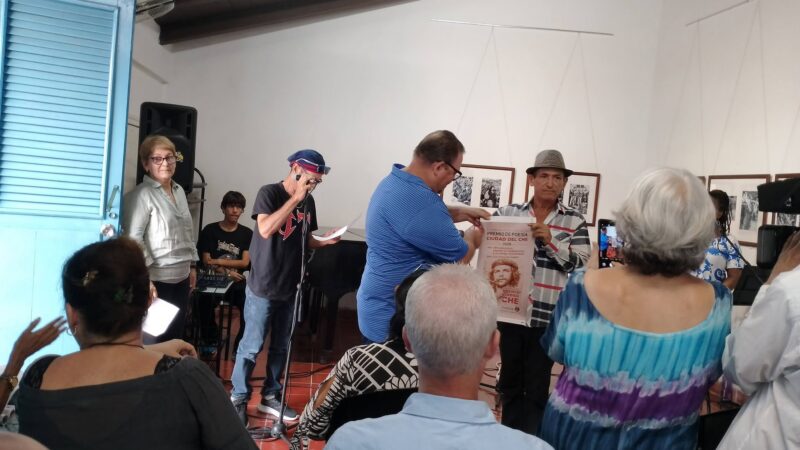 Entregan en Santa Clara Premio Literario Ciudad del Che