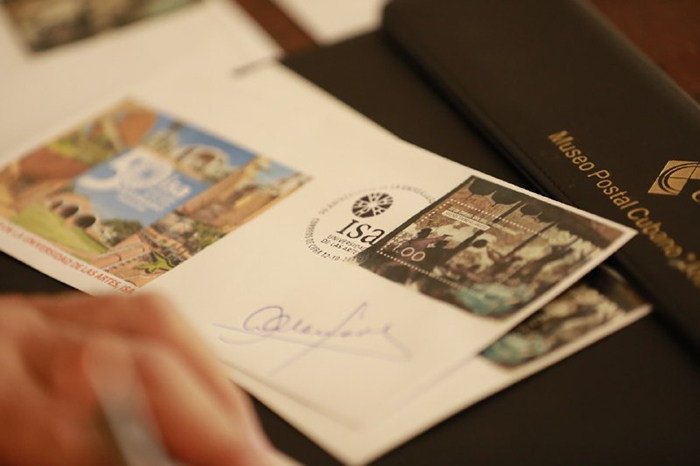 Cancelan sello postal por el medio siglo de la Universidad de las Artes de Cuba